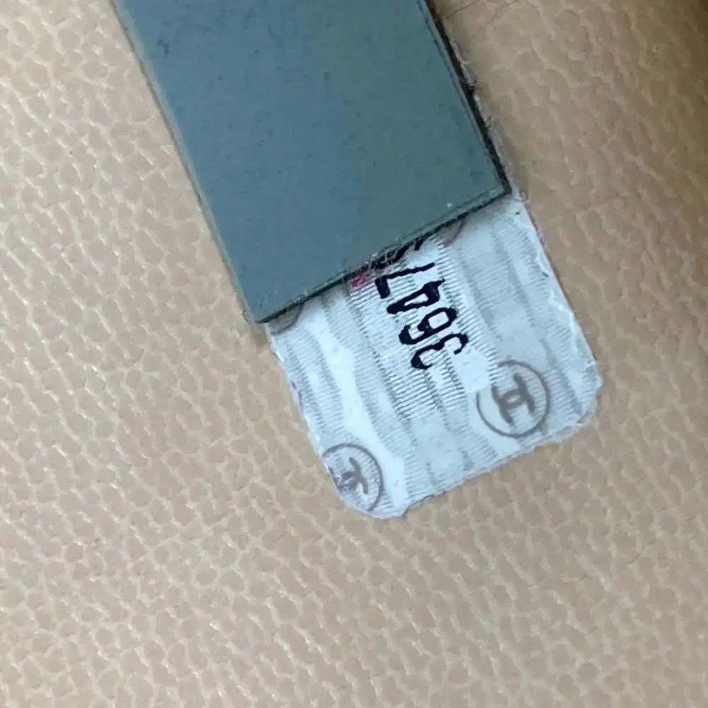 CHANEL Cream Shoulder Bag - Picture 16 of 16